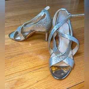 Small heel. In excellent condition. Still has price tag on it.